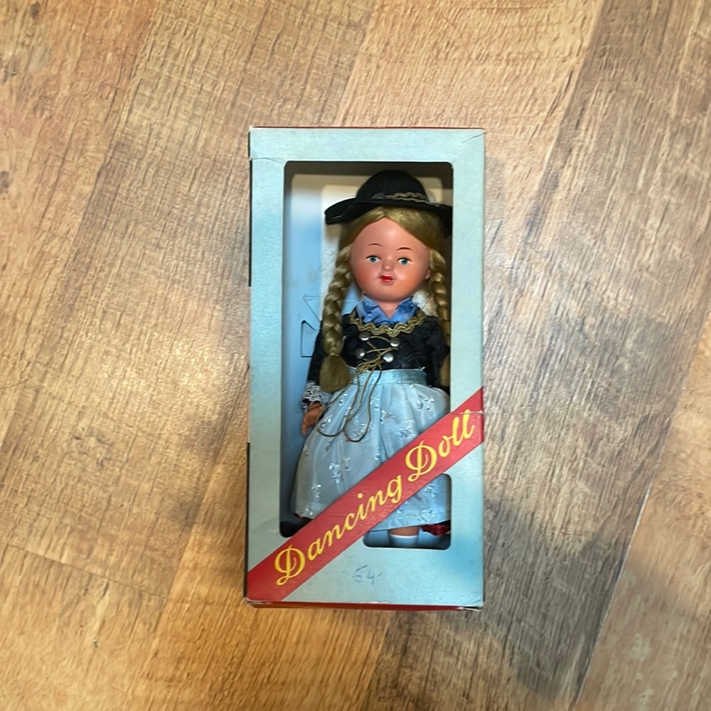 Dancing doll